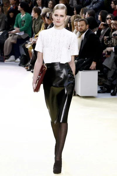 Look 10
